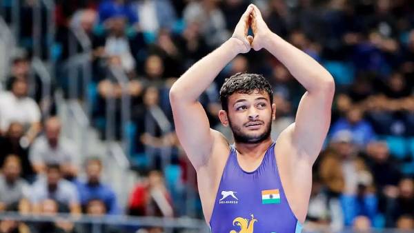 மல்யுத்த வீரர் தீபக்