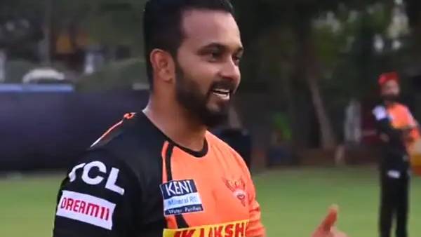 ரசிகர்கள் கிண்டல்