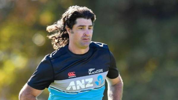  ஆத்திரத்தில் ரசிகர்கள் 