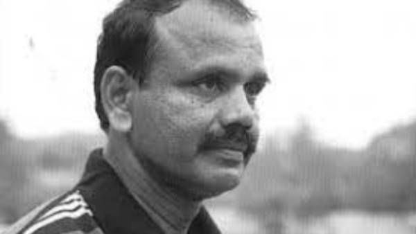  மடியில் உட்கார வைப்பார்