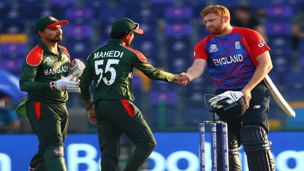 ராயின் அதிரடி ஆட்டம் 