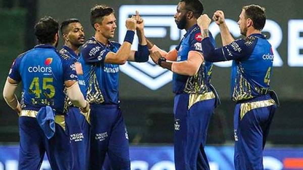 மும்பை அணி மாற்றம்