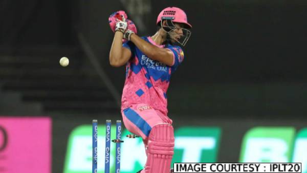  அடுத்தடுத்து விக்கெட்ஸ்