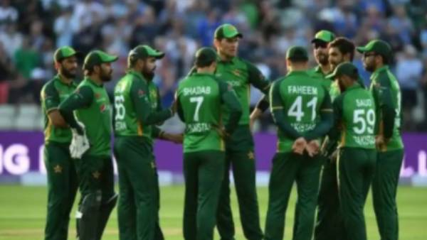 கெத்தாக நிற்கும் பாக் 