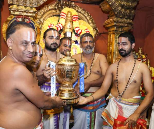 சிஎஸ்கே அணியின் பூஜை 