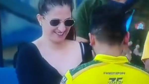 காதலை வெளிப்படுத்திய சஹார் 