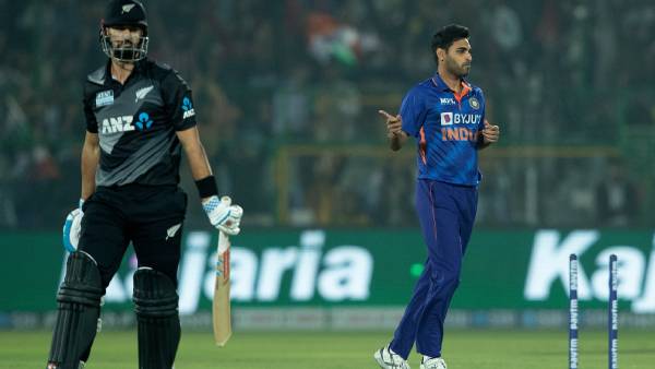  அசத்தல் பவுலிங் 