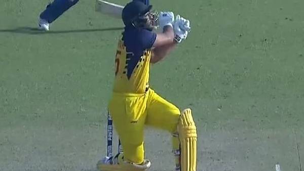 அபார பந்துவீச்சு 