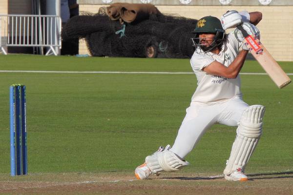 பொறுப்பான ஆட்டம்