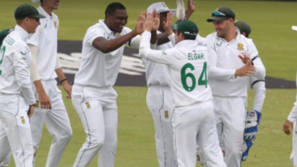 2 விக்கெட்டுகள்