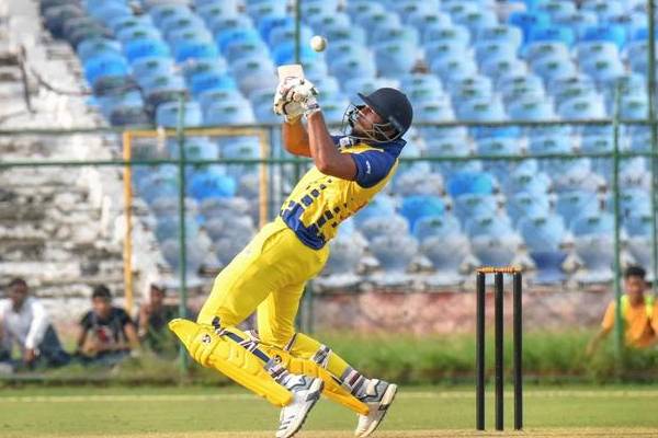 மாற்று வீரராக தேர்வு