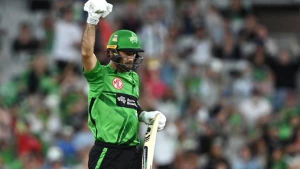 மேக்ஸ்வெல் அதிரடி