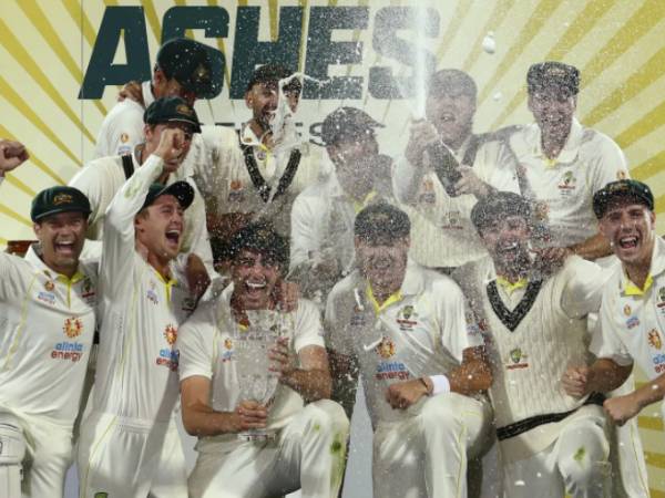 வீரர்கள் கொண்டாட்டம் 