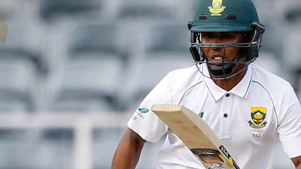 அசத்தும் பீட்டர்சன்