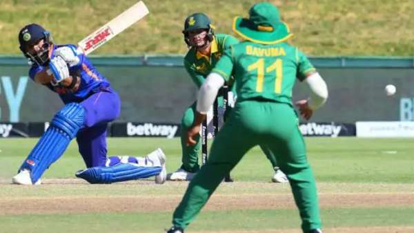 பந்துவீச்சு மாற்றம் 