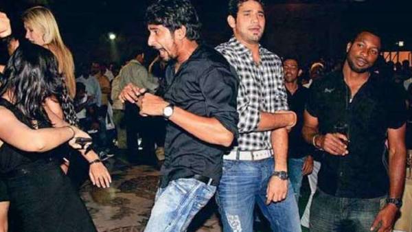 சர்ச்சையான புகைப்படங்கள்