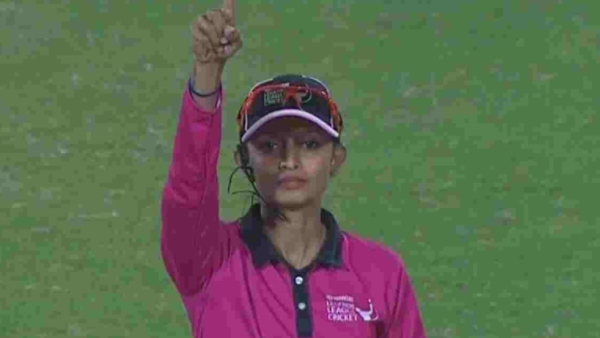  பெண் அம்பயர் 