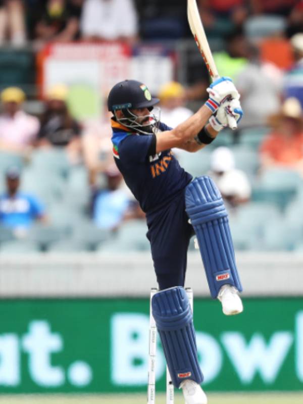 கோலி அரைசதம்