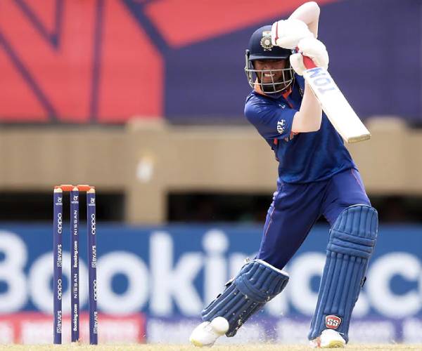 சதம் விளாசல்