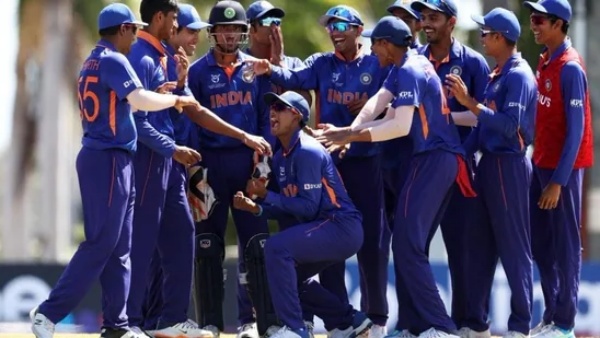 முதல் ஓவரில் விக்கெட்