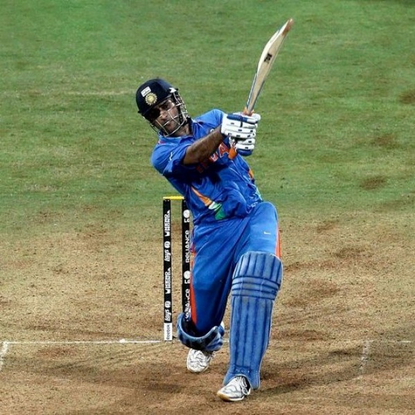 தோனி போலவே சிக்ஸ்