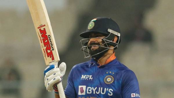 கோலி அரைசதம்