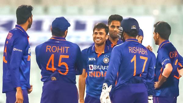  அட்டகாச ஓப்பனிங் 