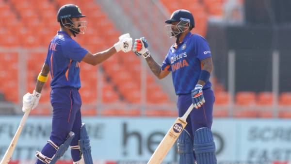  கைக்கொடுத்த சூர்யகுமார் 