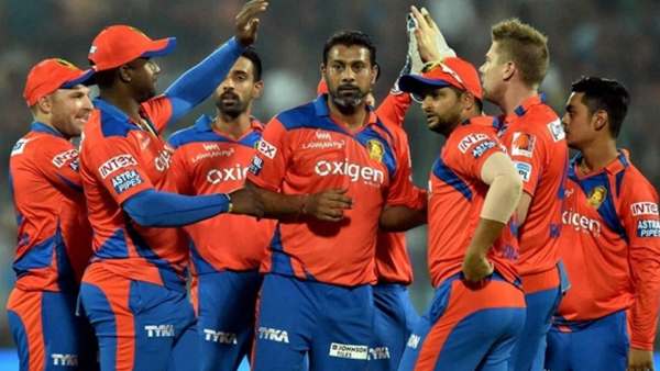 காகிதங்களில் பலமான அணி