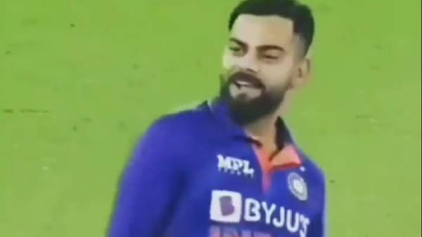 மைதானத்தில் நடனம்