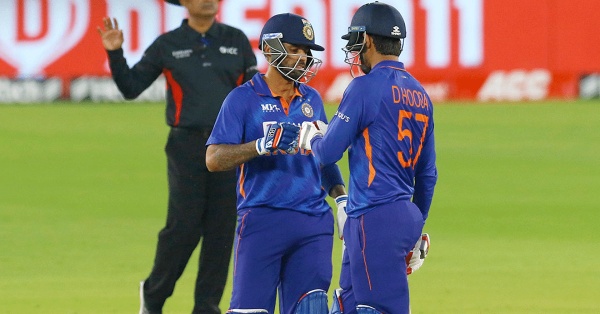 2 இளம் வீரர்கள்