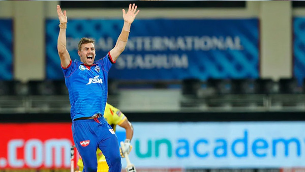 முக்கிய பவுலர் விலகல்