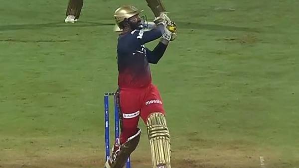  அடுத்தடுத்து விக்கெட்