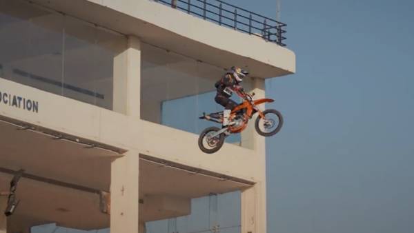 ரசிகர்கள் கேலி