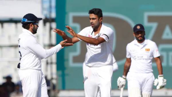 பந்துவீச்சில் மாற்றம்