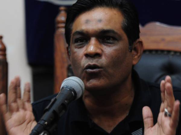  வாய் தவறி இருக்கும் 