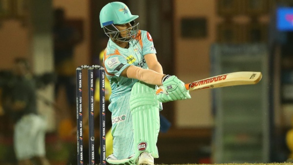 திருப்பி கொடுத்தார்