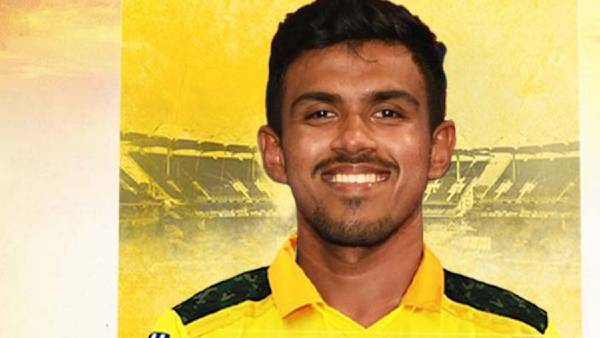 7 அடி உயரம்