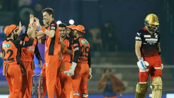 அடுத்தடுத்து ஆட்டமிழப்பு