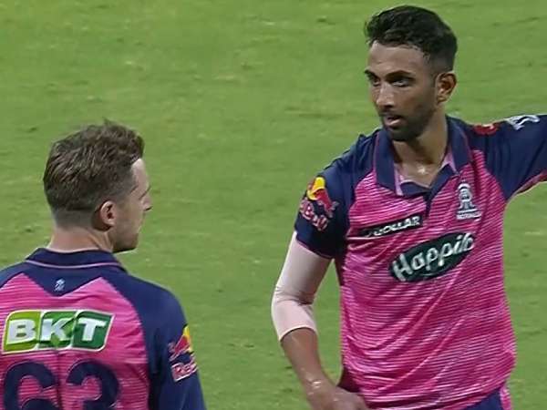 நடுவரிடம் ஆலோசனை 