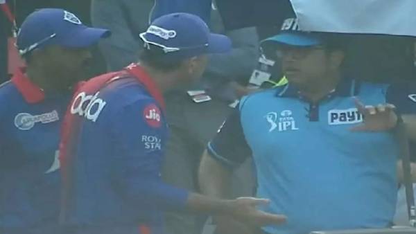  கேப்டன் இன்னிங்ஸ் 