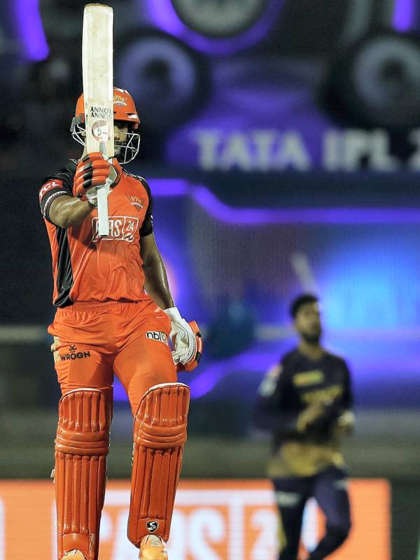 21 பந்தில் அரைசதம்