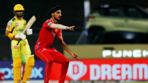 அசத்தல் பந்துவீச்சு