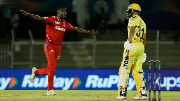 2 டக்அவுட்