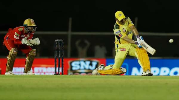 சிவம் துபே அரைசதம்