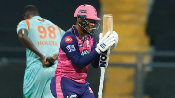 அடுத்தடுத்து விக்கெட்