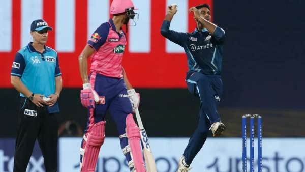  2 தமிழர்களுக்கு நெருக்கடி 