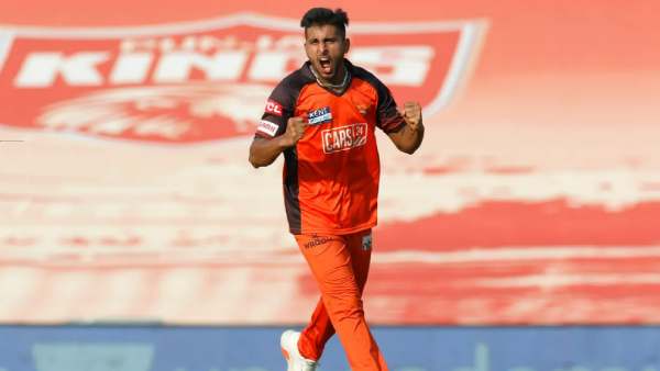 உம்ரான் மாலிக் பீஸ்ட்