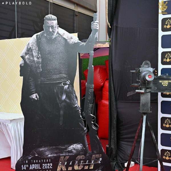 ஹோட்டலுக்கு வந்த தியேட்டர்