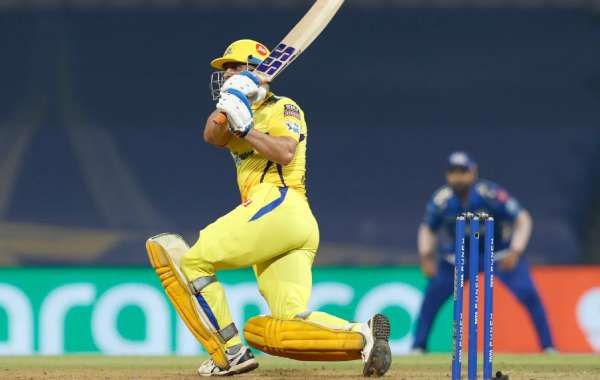 தோனி அதிரடி 